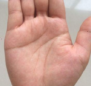 在人际交往中,金型手手型的人又会表现出小心谨慎的一面,注重言行统一