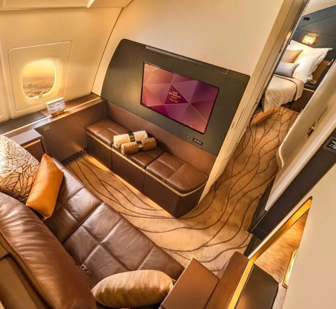 空中府邸舱位的机票只能通过阿提哈德航空官网购买,每架a380客机仅有
