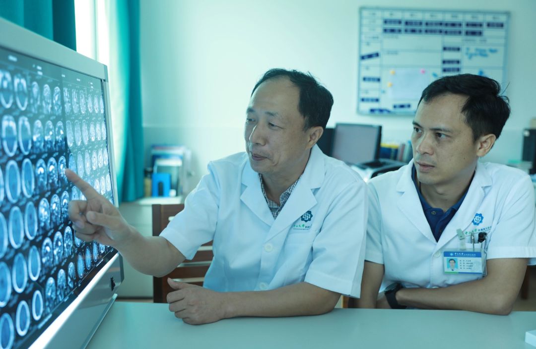 刘飞教授认为,对医生而言,要把每一台手术都当做新手术对待.