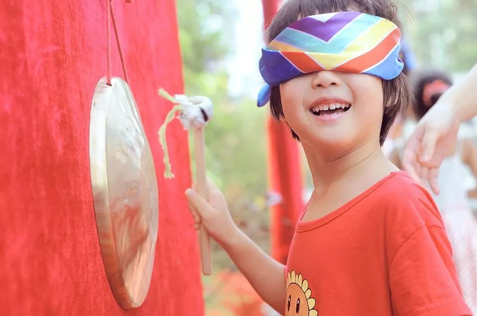 (图源网络,侵删)8月9日,10日晚19:00让我们蒙眼敲锣走起来儿童拔河赛