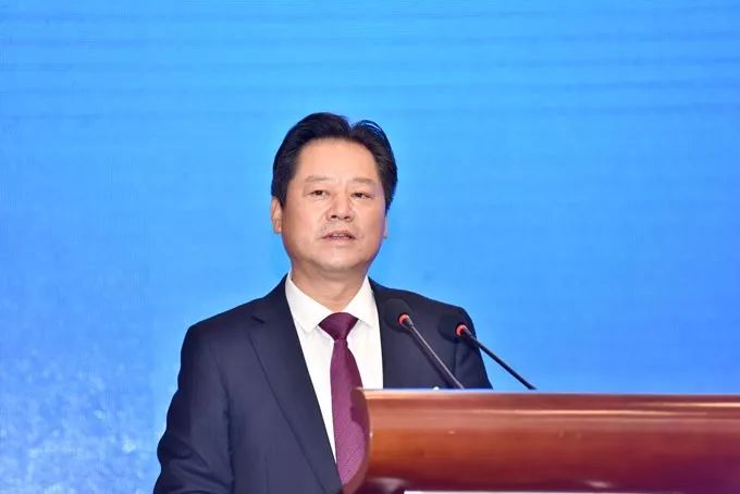 "张家界市委书记虢正贵说,一个个市场潜力大,辐射能力强的文化旅游