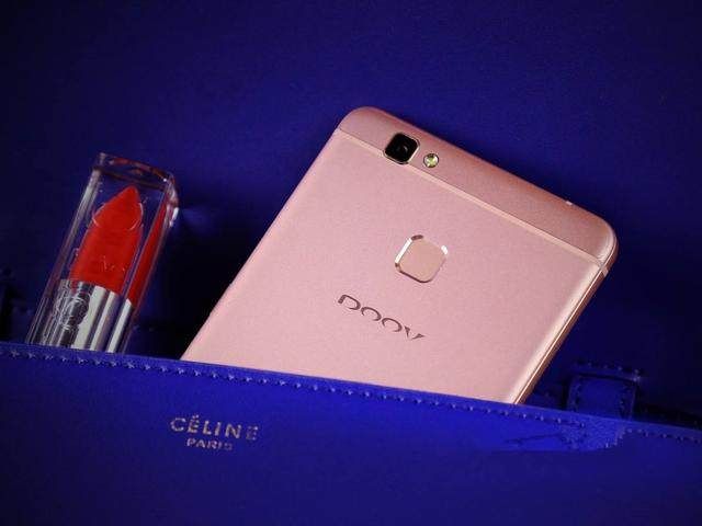 又一国产手机没落,曾是女性第一品牌,如今却沦为"山寨机"_朵唯