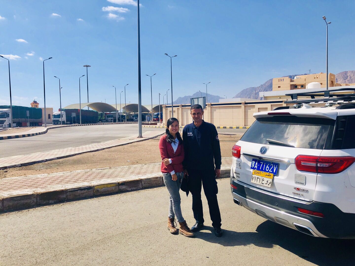 埃及nuweibaa海关准备前往约旦 埃及车牌已经被摘掉了上船啦最后看