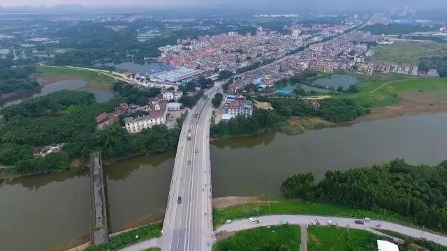 市長李偉忠及市領導張磊,陳軍忠,相關單位負責人一行來到大沙鎮,調研