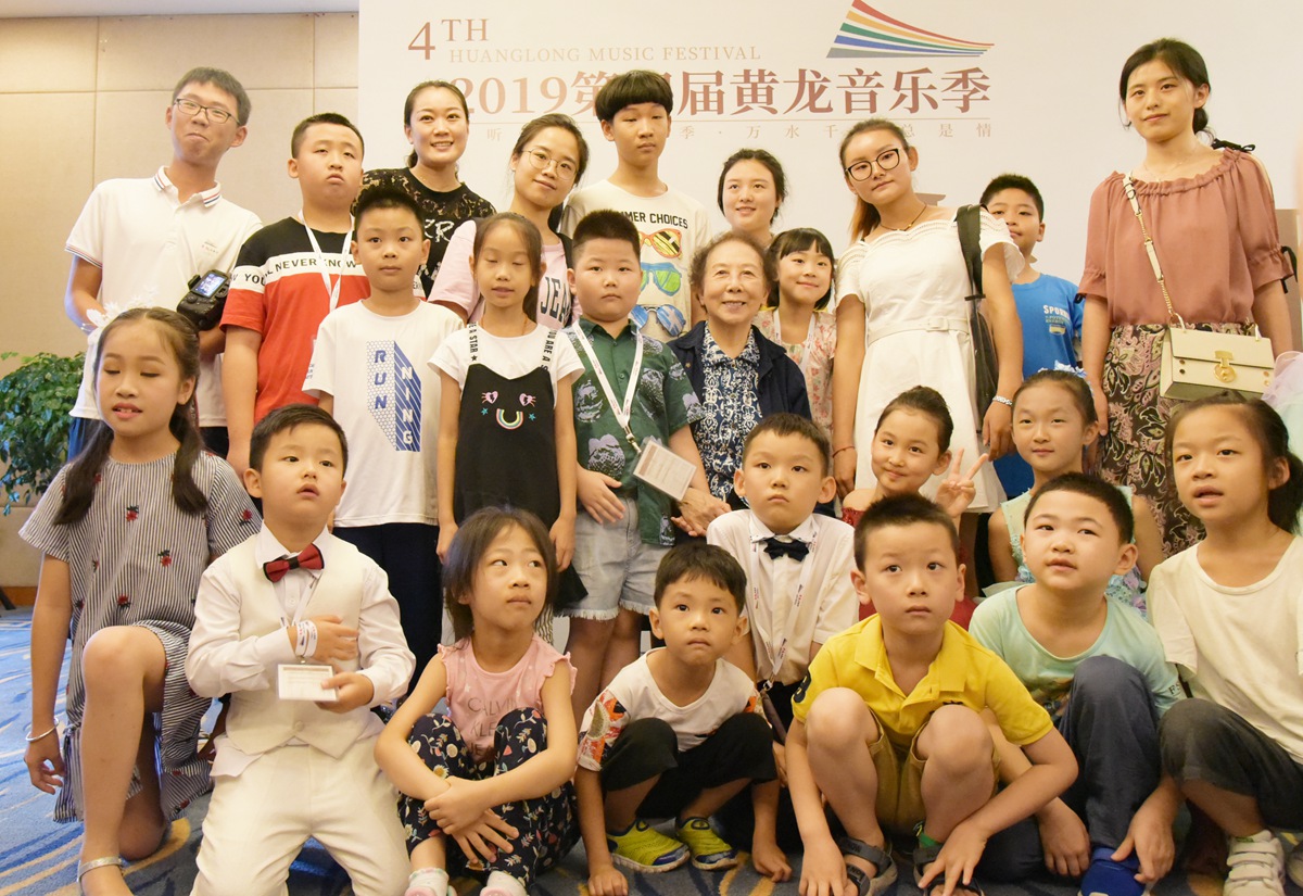 2019黄龙音乐季:90岁女钢琴家大师班华丽开讲武陵源_朱雅芬