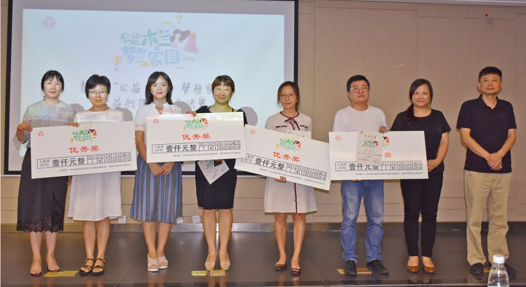 社区妇女小微创业就业成长项目"环保家庭新时尚"芳邻路社区家庭垃圾