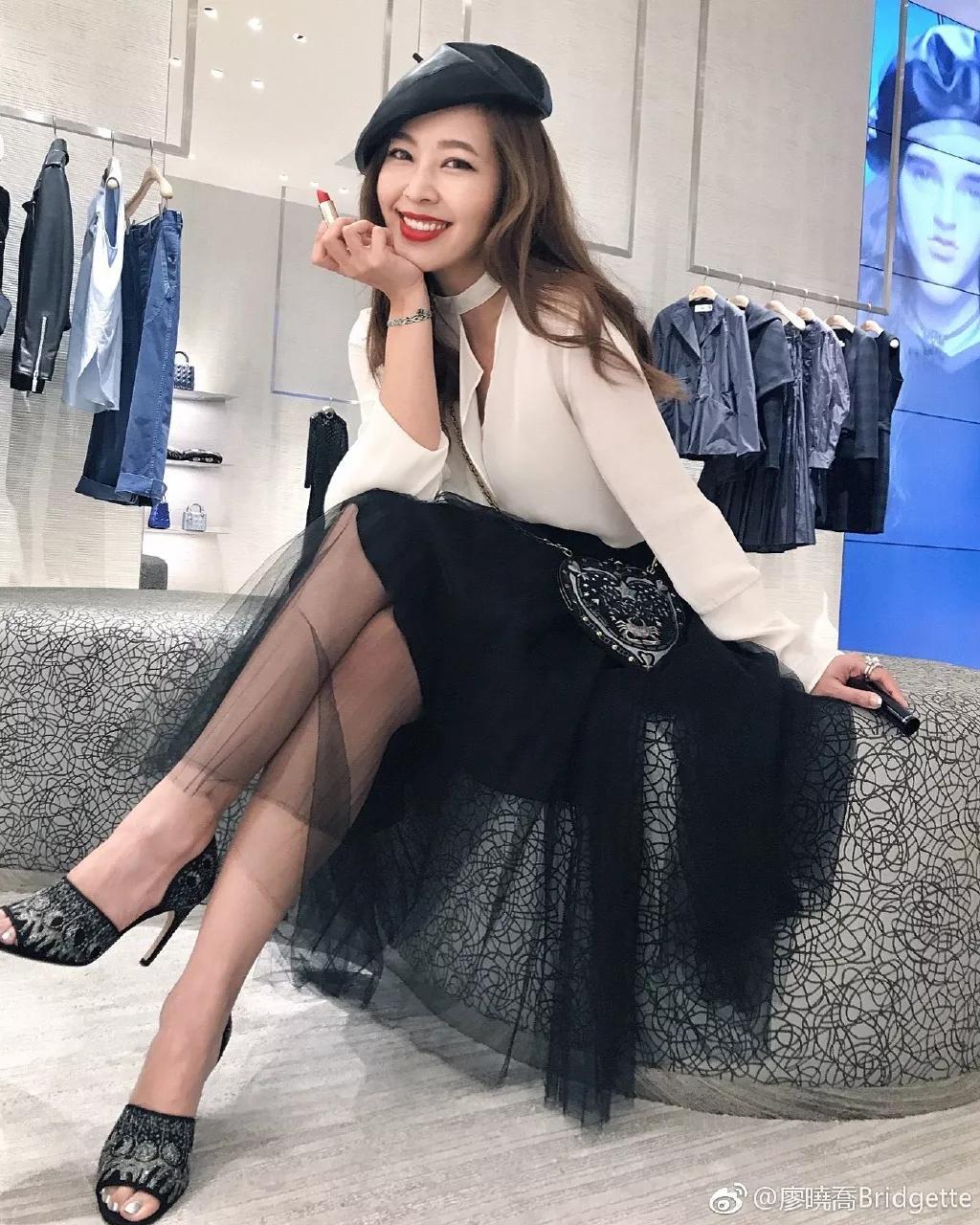 40亿千金,陈妍希好闺蜜,老公连钻戒都买不起,她只想谈平民恋爱_廖晓乔