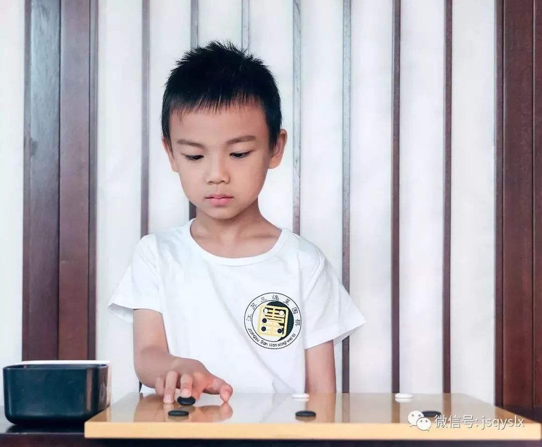 李瑞恒 2段许潇扬 2段崔云轩 2段 鼓楼区幼儿园中班组冠军马弘润2段