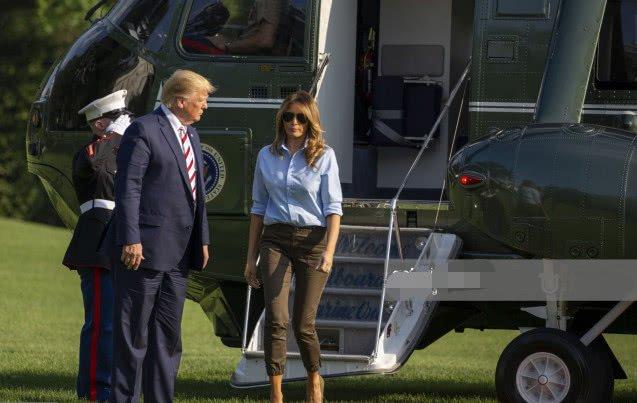 梅拉尼娅将烂大街蓝衬衫穿出高级感配紧身裤太有气场了霸气啊