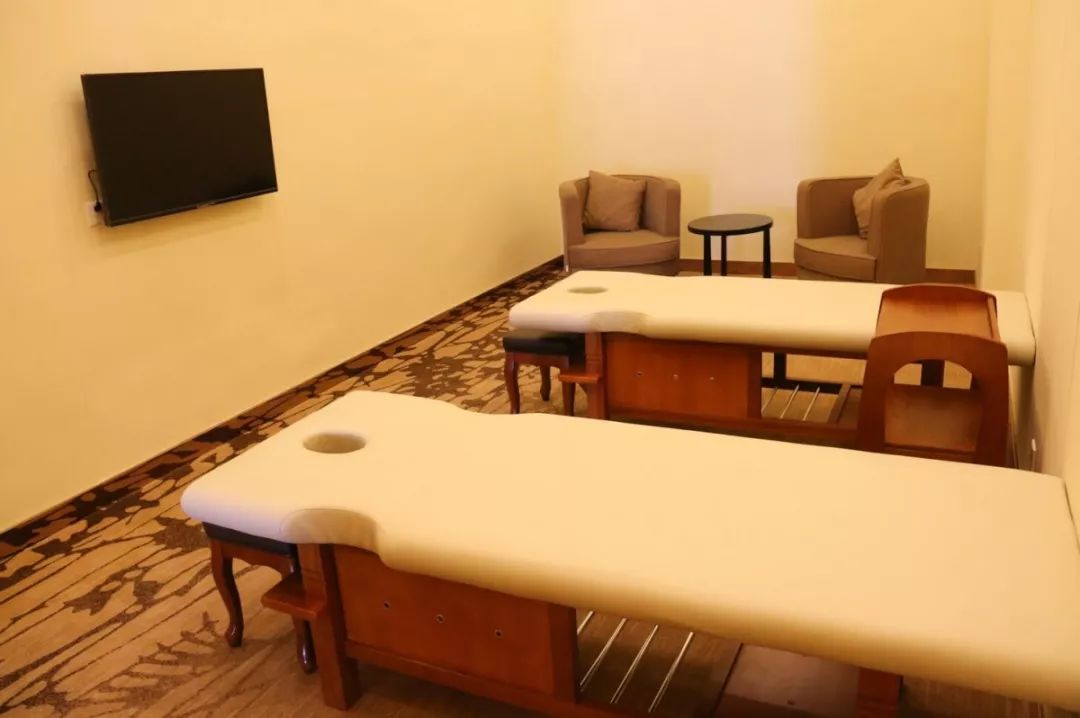 一站式洗浴养生按摩保健足疗棋牌汗蒸等等24小时全天营业等您来