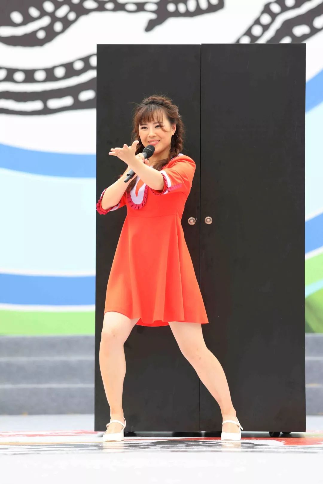 小白鹭现场表演魔术《大变活人》,03音乐剧《幸福快车》唱出了近年来