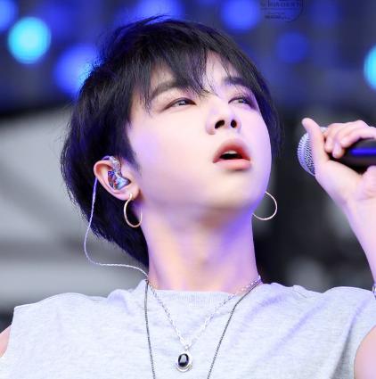 火星弟弟华晨宇的成长经历从全网黑到路人粉他足够努力