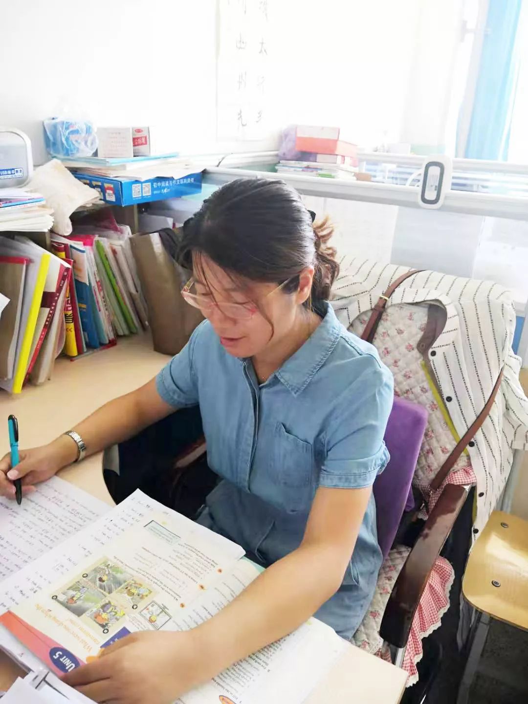 "路漫漫其修远兮,吾将上下而求索."这是刘艳芳老师对教育事业的追求.