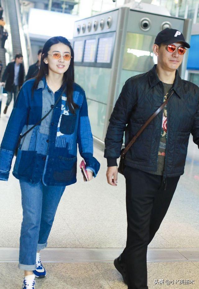 梁洁与未婚夫蒲巴甲现身机场穿一身黑色西服套装优雅又显气质
