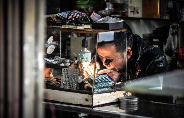 赵海宁与钟表为伴的一生