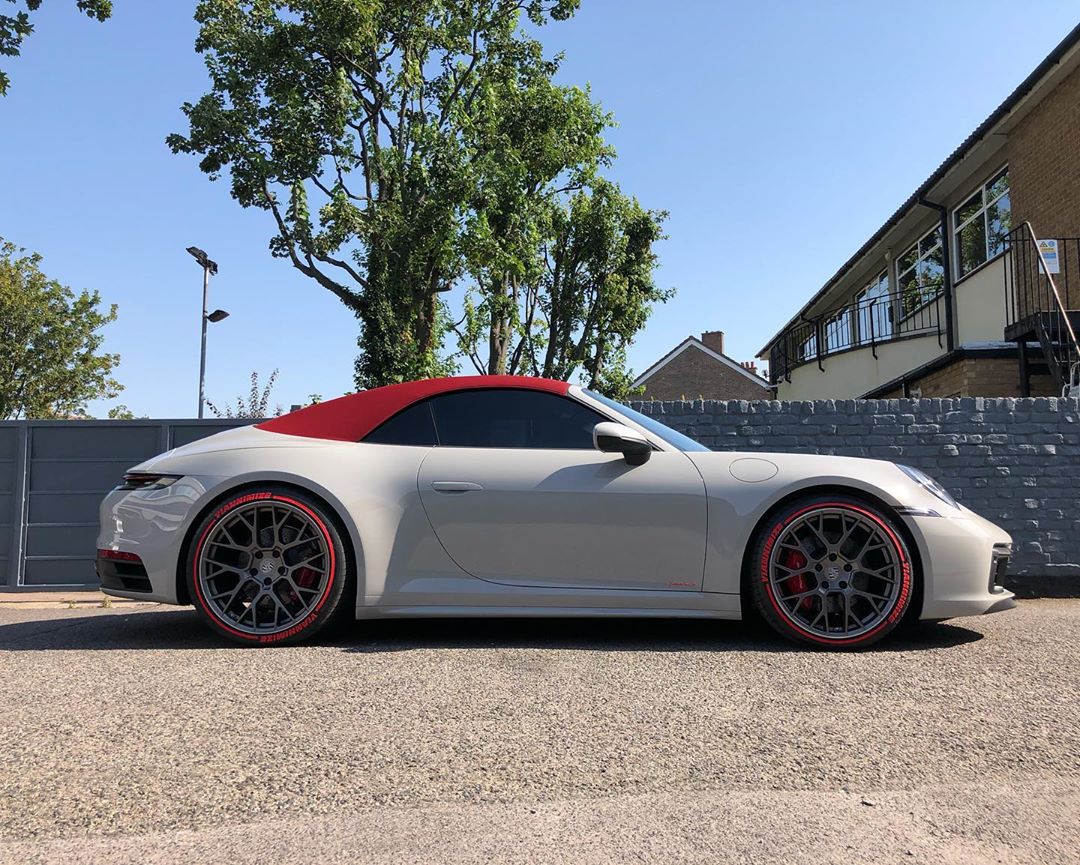 很复古典雅全新保时捷911敞篷版海外实车