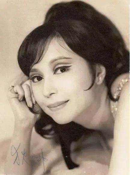 狄娜世家名媛倾倒众生从第一艳星到女间谍她的一生不白活