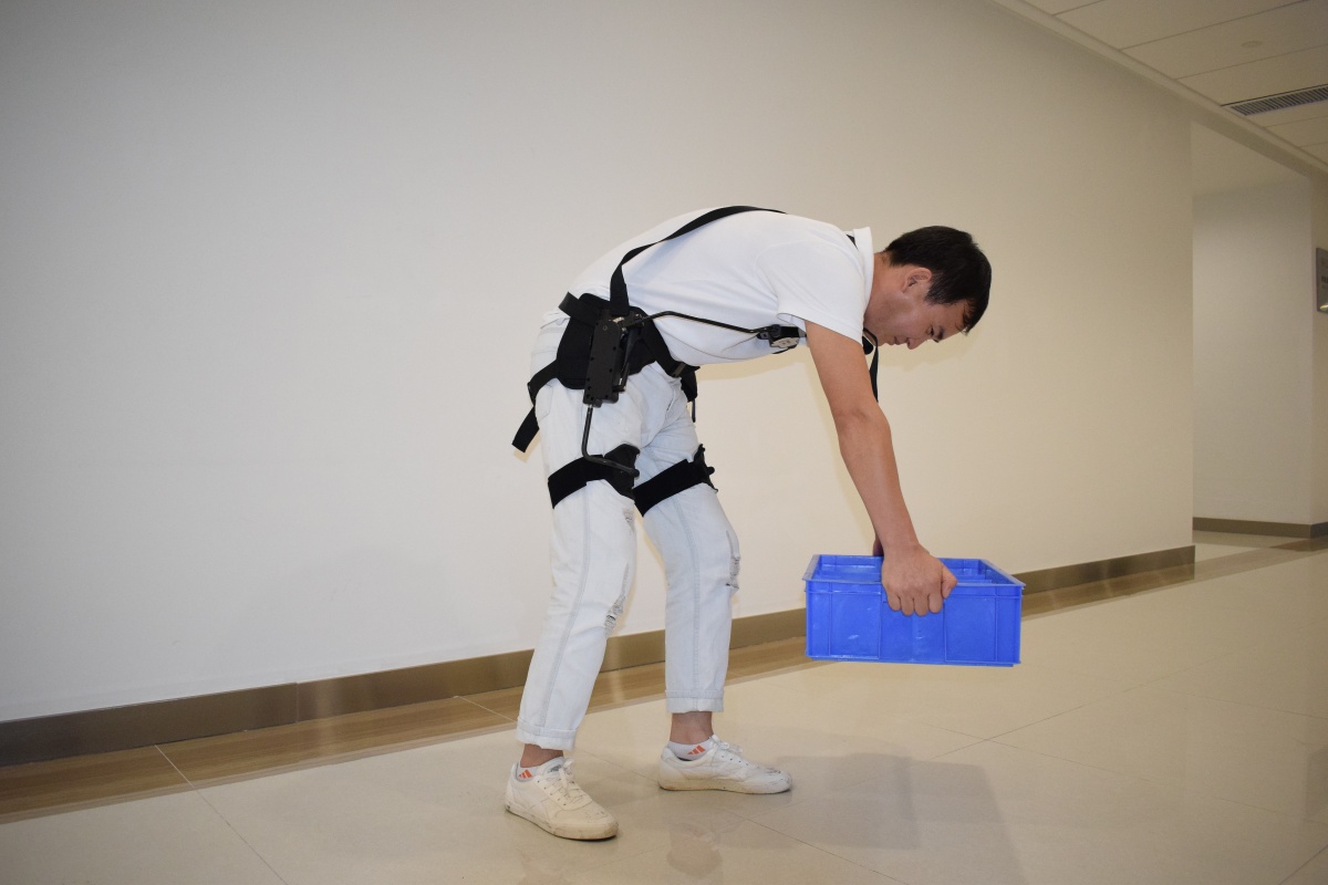 "深圳制造"腰部外骨骼,有效减轻腰部负重