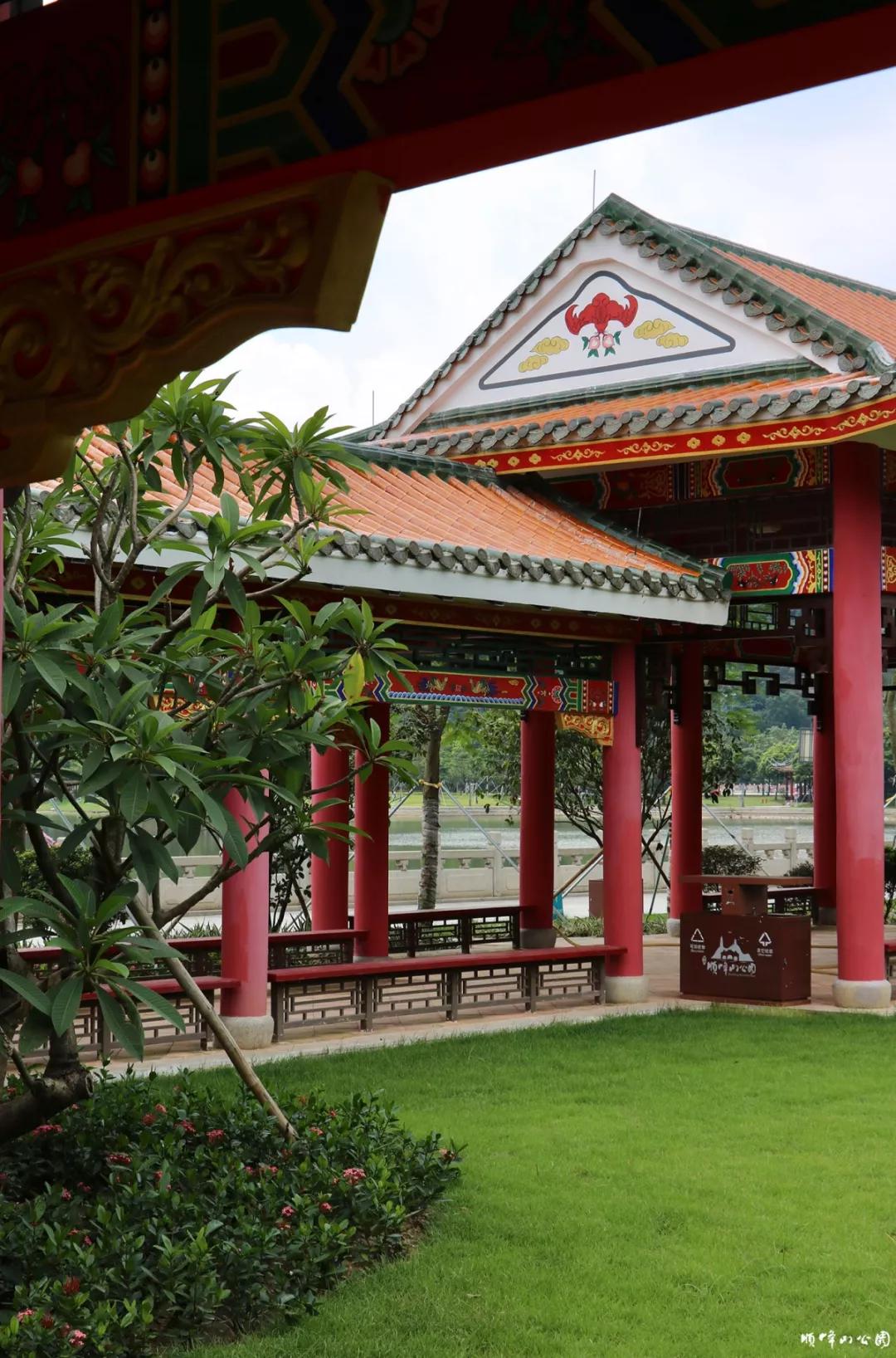 新晋网红点上线顺峰山公园凤凰大草坪新增一条风雨长廊