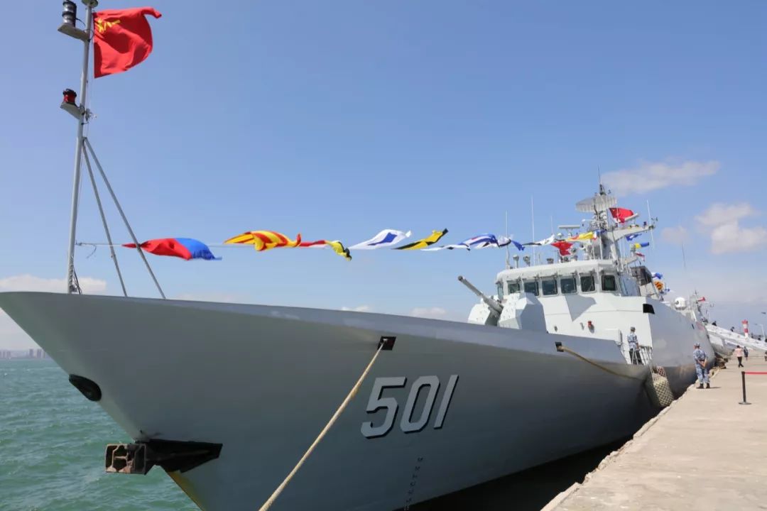 轻型护卫舰"信阳舰","秦皇岛舰"两艘我国自行设计制造的该支队舰艇