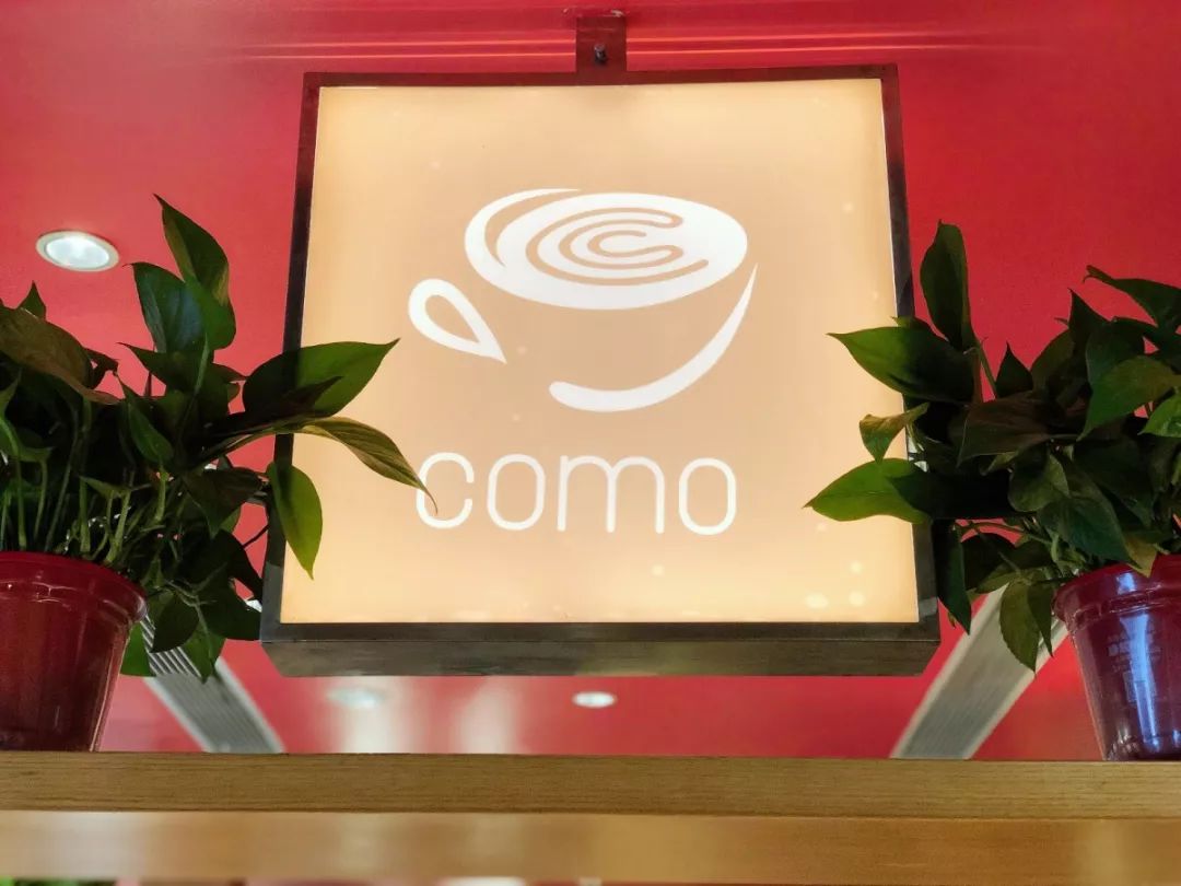 悬浮汤利咖啡,其实就是coffee tonic,tonic是一个和苏打水很像的饮料