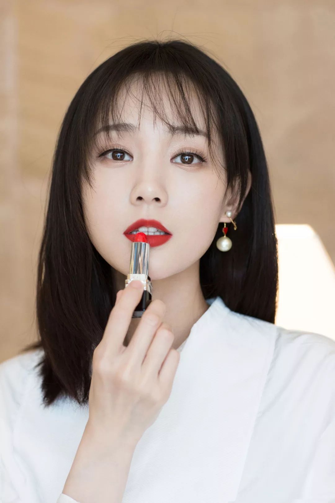 青年演员 李一桐既然知道了她们的红唇秘诀,你还不想在这个七夕get