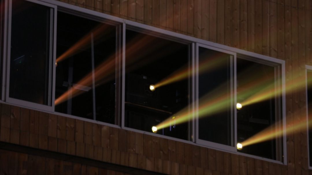 北戴河看个秀也能这么多人？