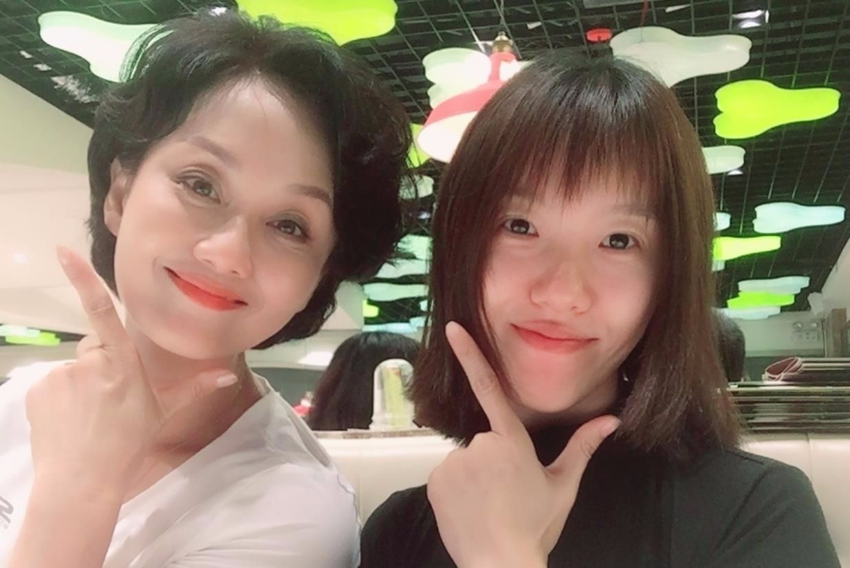 51岁的她才是赢家,儿子"张翰"是当红明星,女儿是奥运冠军!_李颖