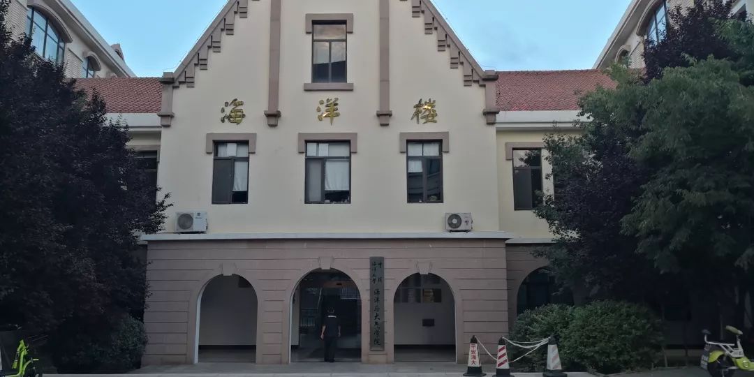 中国海洋大学图书馆"再或者安装移动图书馆app并绑定读者信息可以查询