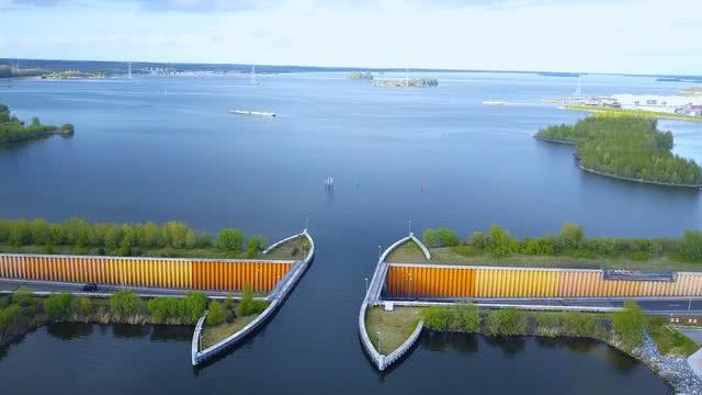 据了解,veluwemeer水道桥的修建是两家公司共同合作的,而他们却都有着