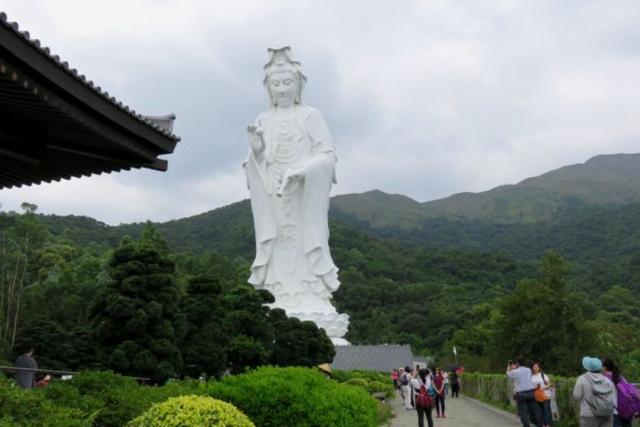 李嘉诚投资15亿建的寺庙12年完成面积达47公顷每天却限400人