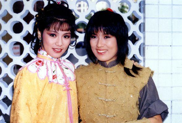 翁美玲在天师执位中的剧照和苗侨伟搭档演绎一对欢喜冤家