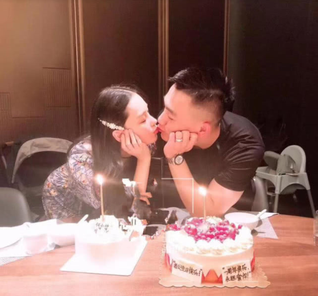 张馨予七夕晒美照,9个字隔空示爱何捷,网友:军嫂不易