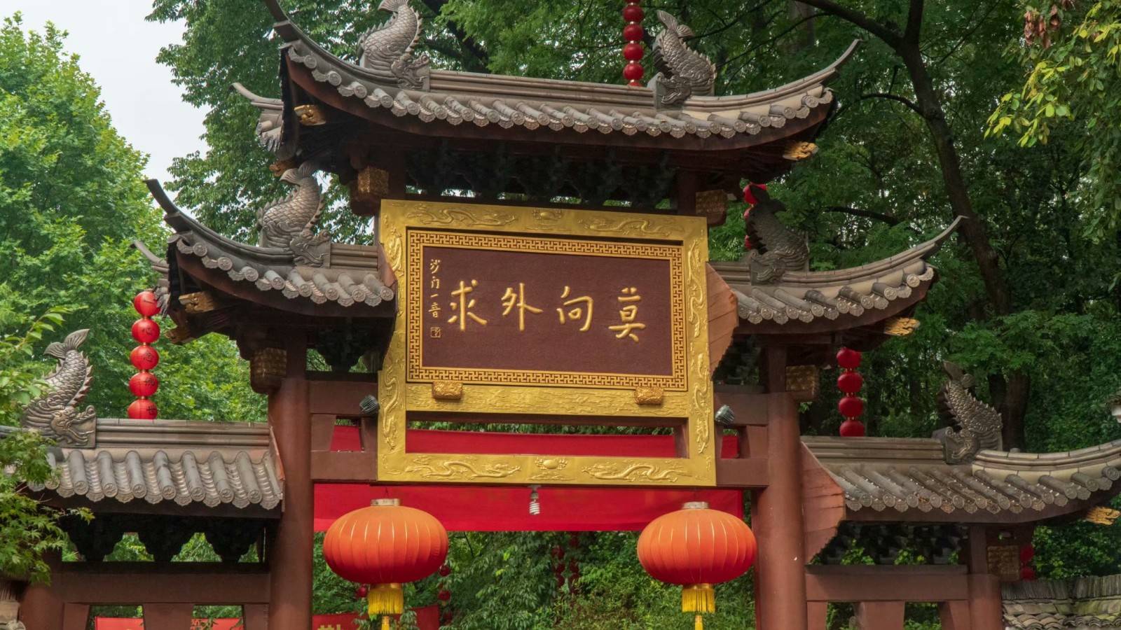 相对于游客众多的灵隐寺,杭州本地人,还是
