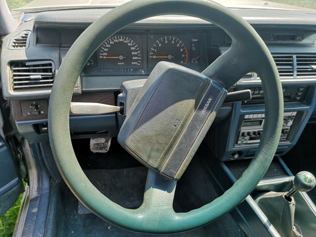 配侧门板电调座椅 杂草丛偶遇90年代日产公爵王