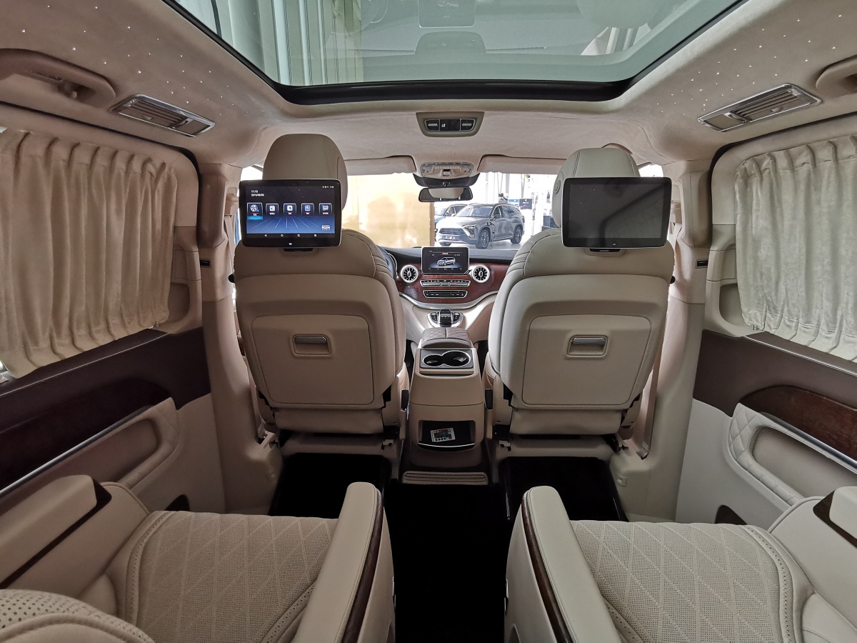 奔驰v260l升级奔驰迈巴赫vs680 米色内饰 满天星灯饰 现车到店