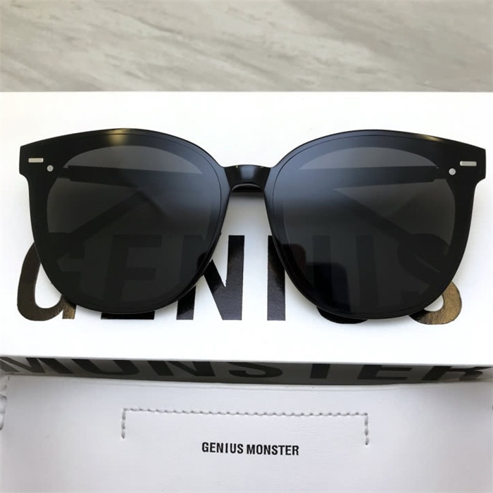 戚薇对大框墨镜极其热爱,时尚配件,百搭不踩雷!