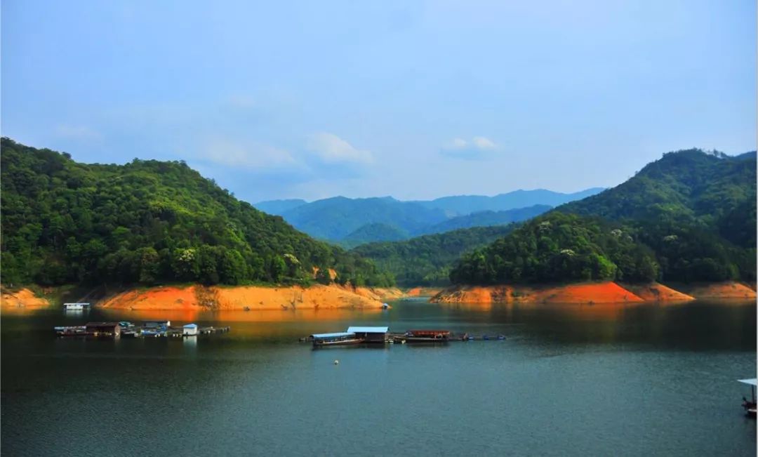 梅花湖,是九龙江北溪支流万安溪上的龙头水库.