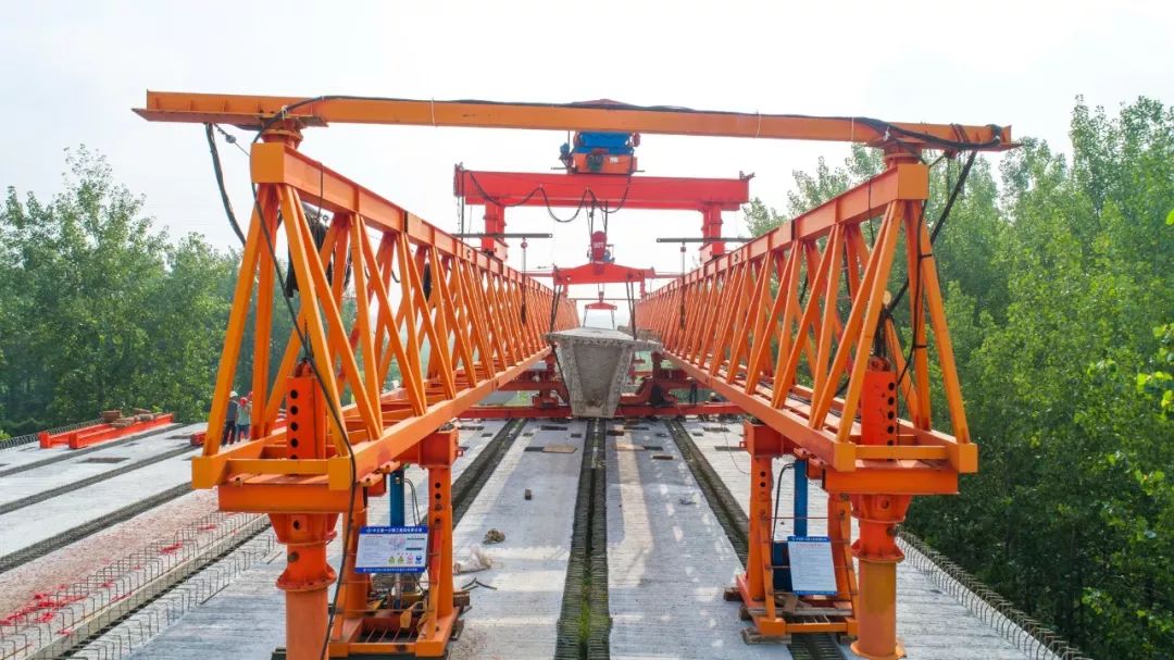 95m,东起施河镇孙李村,西至平桥镇谭庄村,横跨京沪高速.