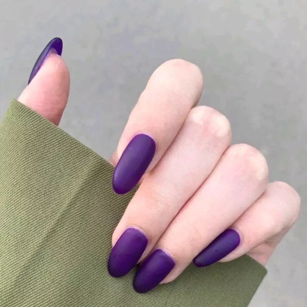 酷女孩的最爱欧美风磨砂美甲