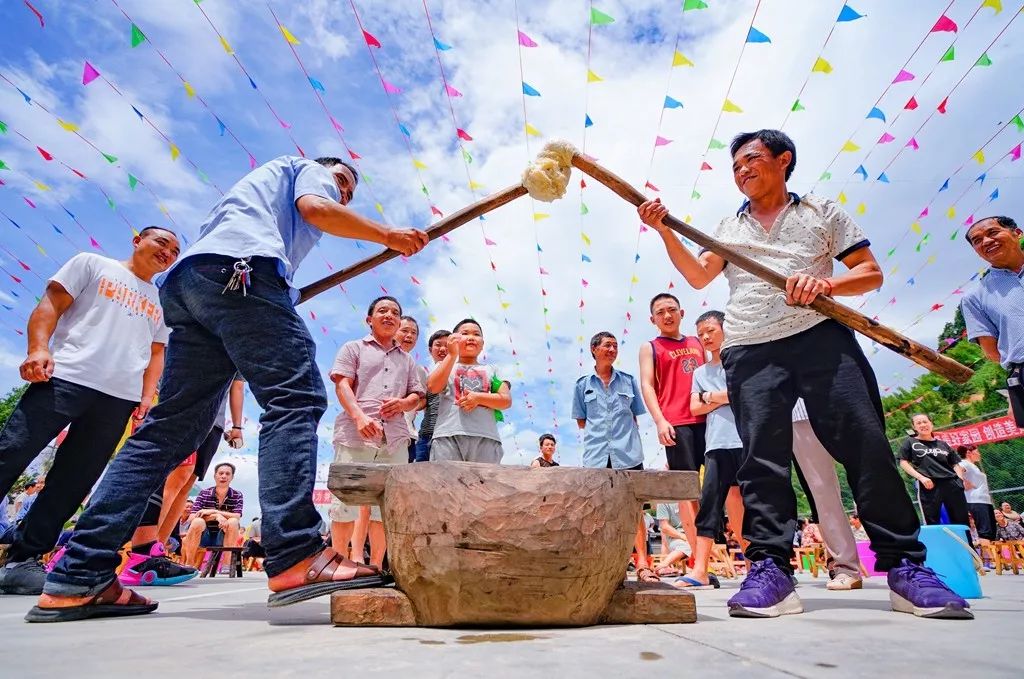 乐江镇鸦石苗寨举办"尝新节",展现多彩民俗文化_活动