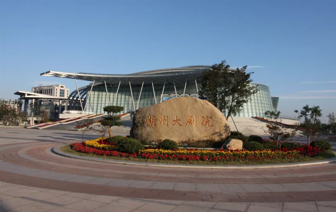 新引进大学生,本人窗口购票享受折上再8折的优惠.