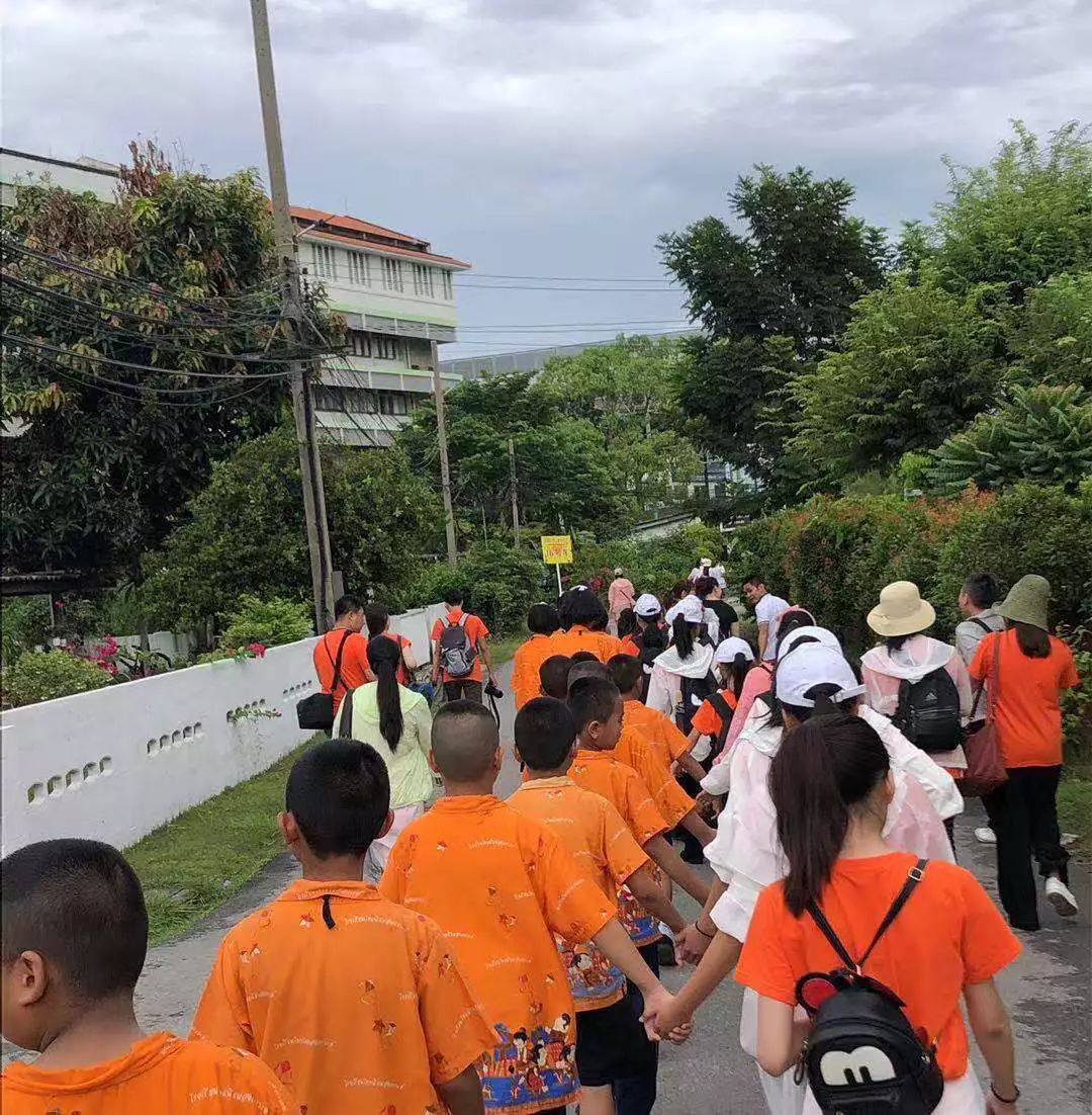 凤之梦学员梁宸语精心准备的变脸脸谱成为当天大爆品凤之梦的孩子