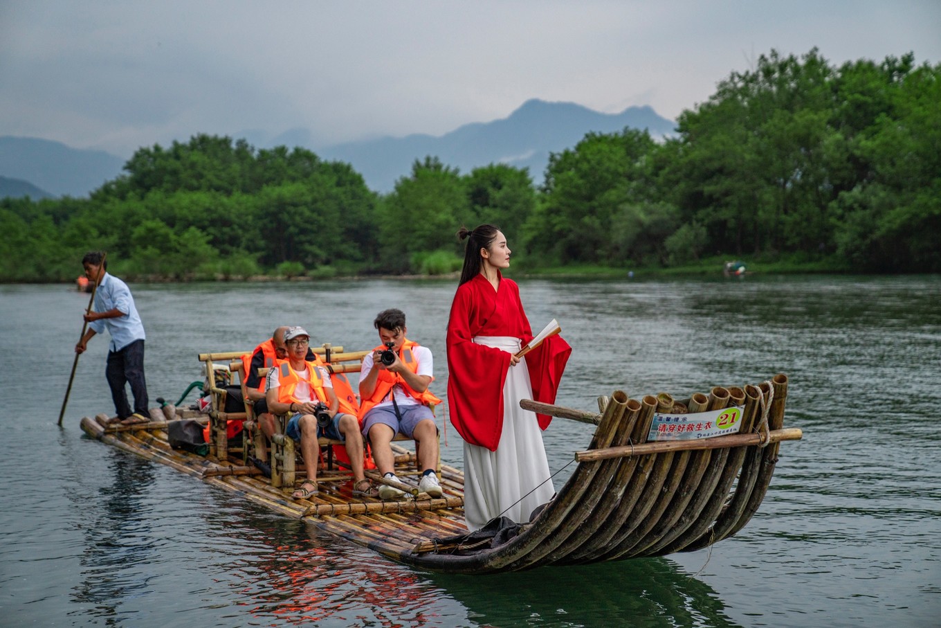 悠悠楠溪江,中国山水诗的起源地,坐着竹筏感受古人的诗意情怀