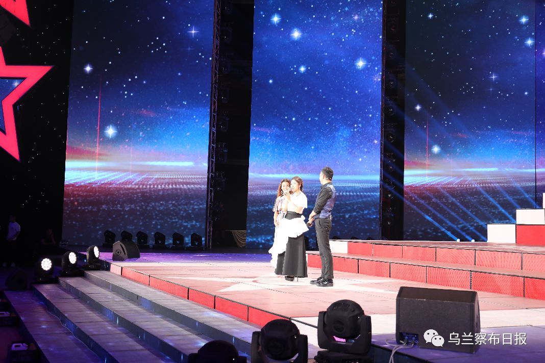 星光大道选手孟艳霞用歌声宣传乌兰察布