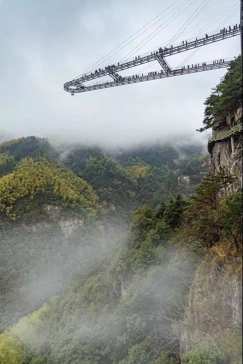 超刺激,刷爆平阳人的朋友圈!吓破胆的天空悬廊,玻璃栈道…你敢去吗?
