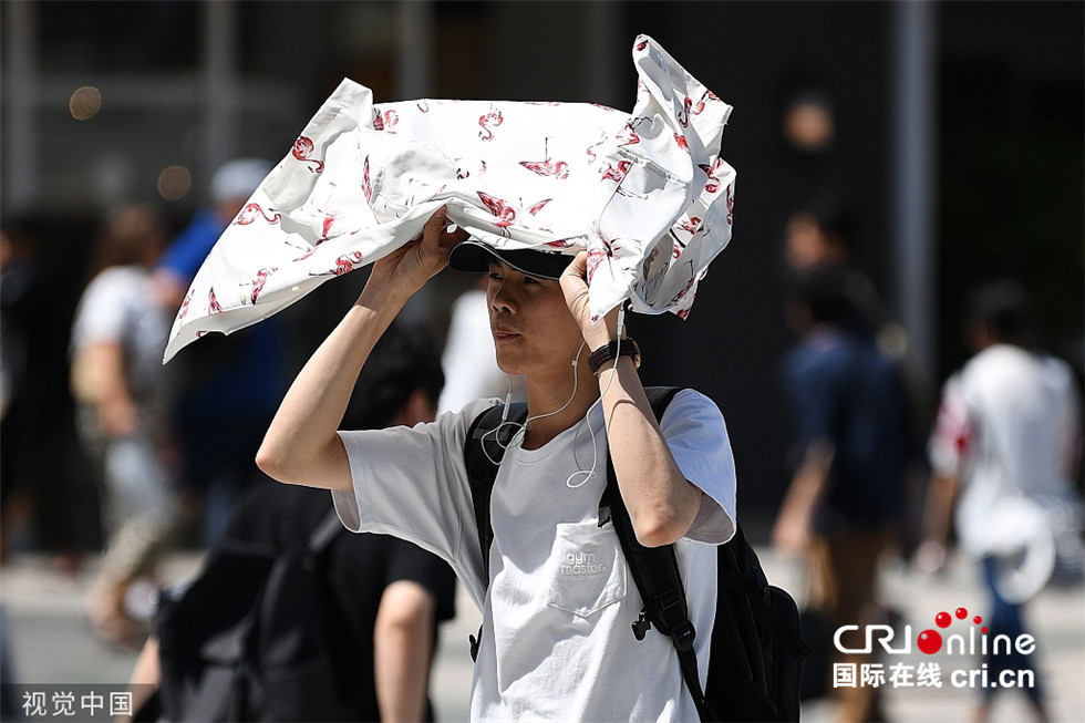 日本夏季高温"暴晒模式"持续 路人苦不堪言