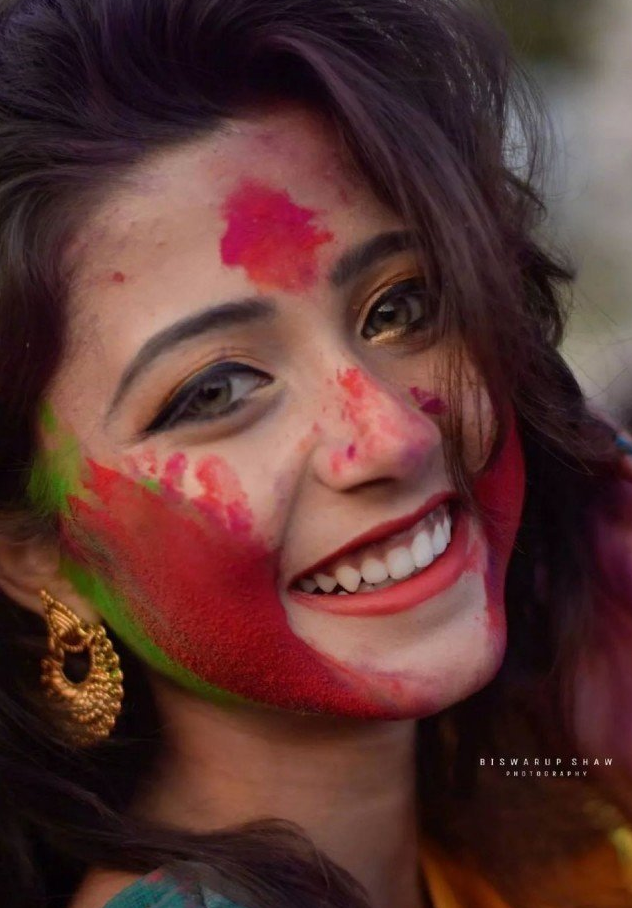 原创印度女孩因一对橄榄绿眼睛一夜爆红网友被上帝亲吻过的眼睛