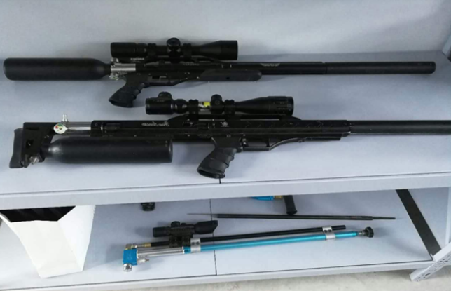 男子玩游戏上瘾,花5000元买了气枪,15倍镜,消音器来打鸟