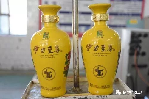 產品採用50度伊力至尊酒品質,該酒採用高檔木箱為外包裝,每箱10瓶裝